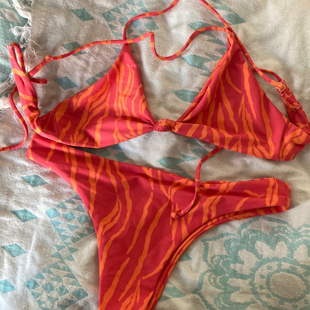 Skatie top Small- bottom Med